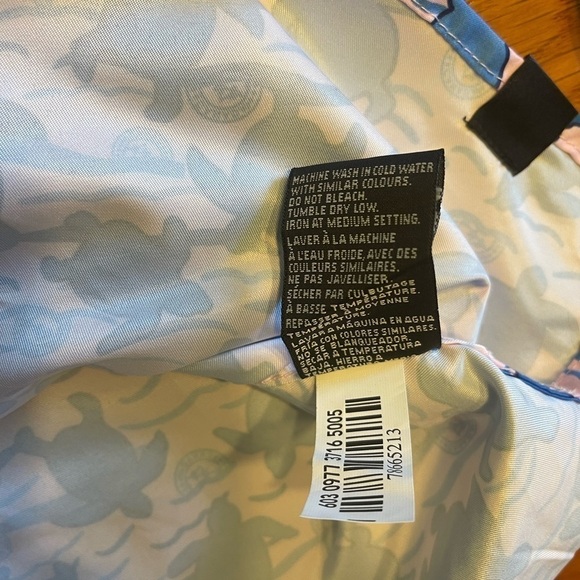 Canada weathergear large SS light pink with blue turtles and has button pocket - Picture 6 of 7